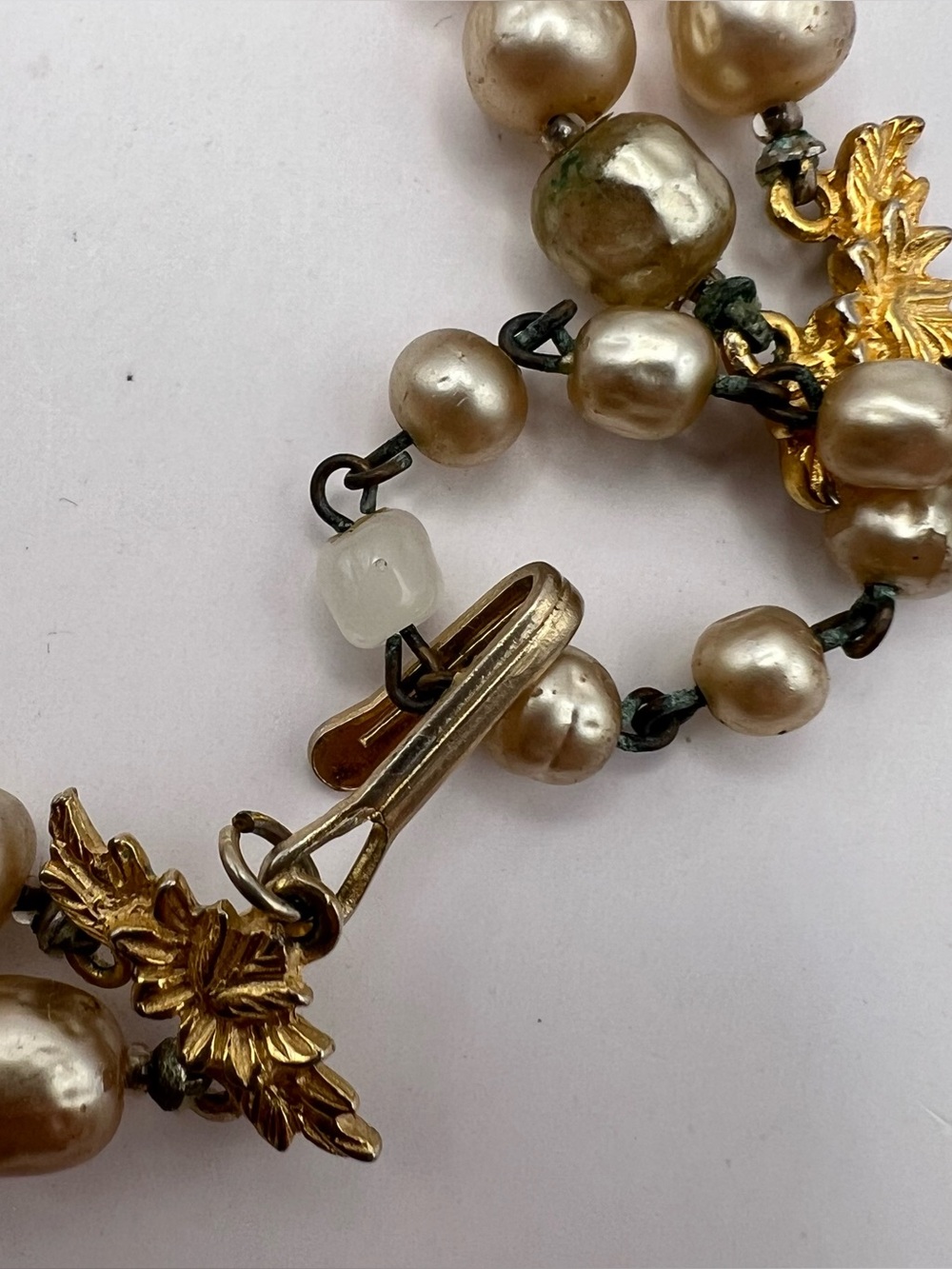 Unsigned Miriam Haskel Faux Pearl Chiker Necklace w/ Filagree Centerpiece - Picture 12 of 12